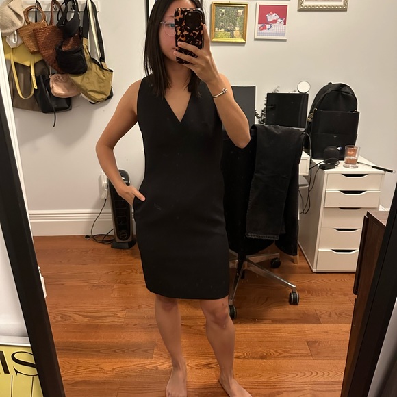 ARITZIA V NECK DRESS - Picture 2 of 5